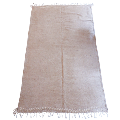 Tapis kilim beige uni – Laine naturelle tissée main (147 x 247 cm)