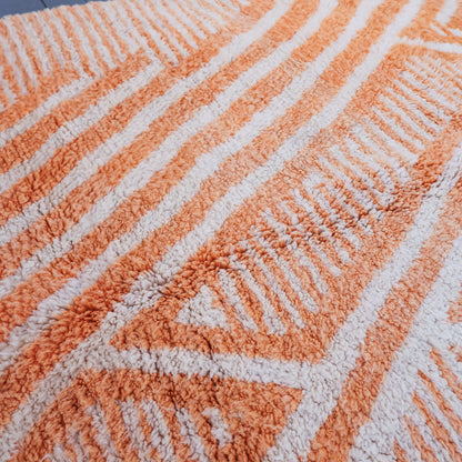 Tapis Mrirt berbère – Laine naturelle épaisse à motifs géométriques orange tissée main (148 × 260 cm)