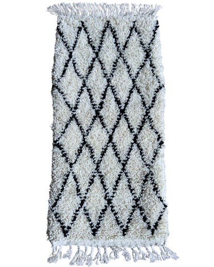 Tapis descente de lit berbère Beni Ouarain – Motifs petits losanges, noir