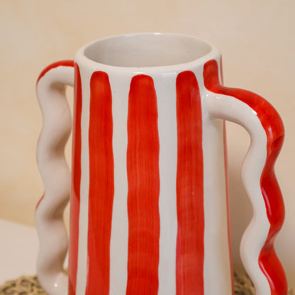 Vase MOUJA à rayures – fabrication artisanale, vase blanc à rayures rouges peintes à la main, façonné au Maroc